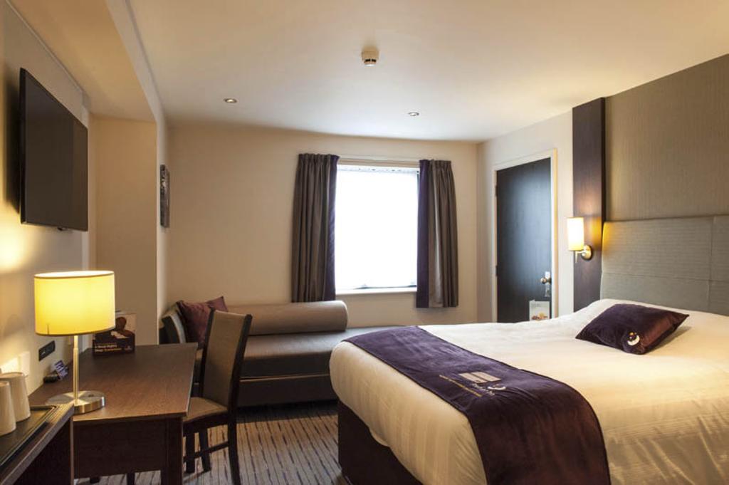 Premier Inn Birmingham City Centre Broad Street エクステリア 写真