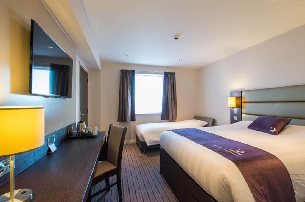 Premier Inn Birmingham City Centre Broad Street エクステリア 写真