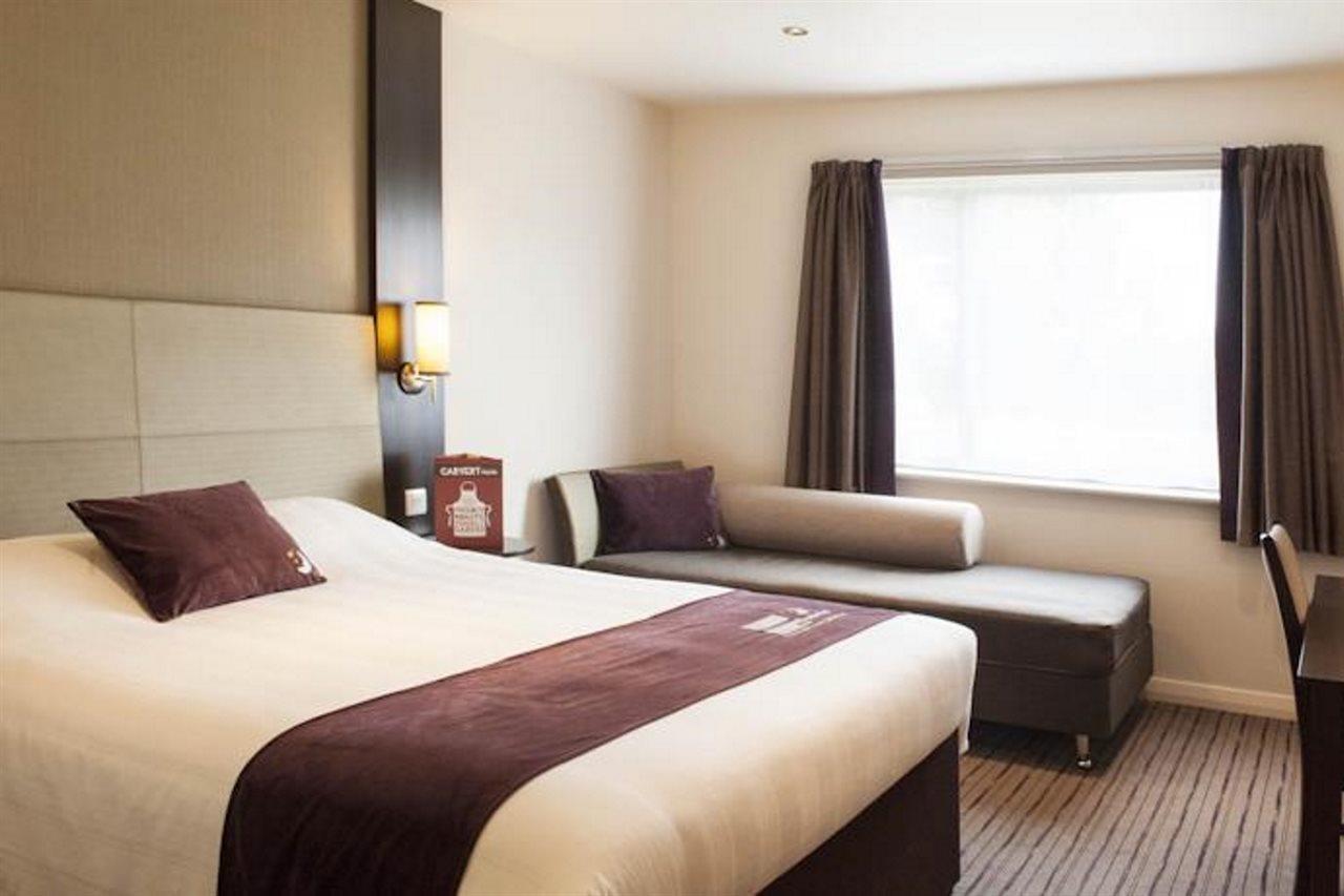 Premier Inn Birmingham City Centre Broad Street エクステリア 写真