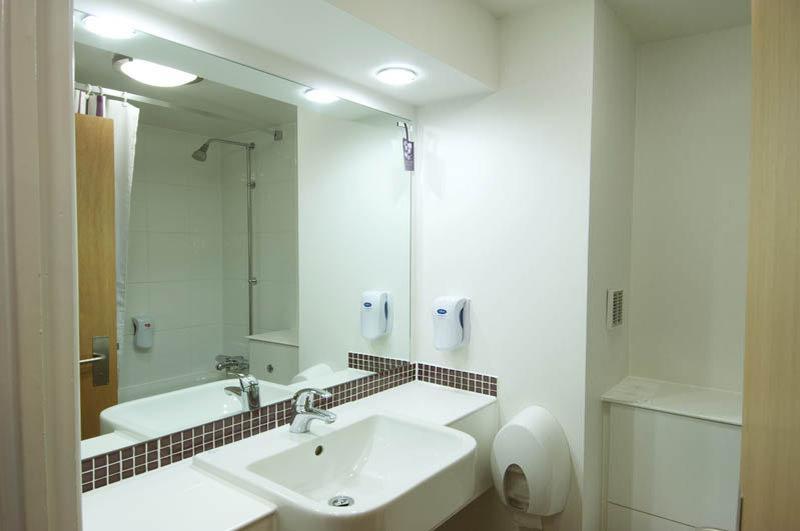 Premier Inn Birmingham City Centre Broad Street エクステリア 写真