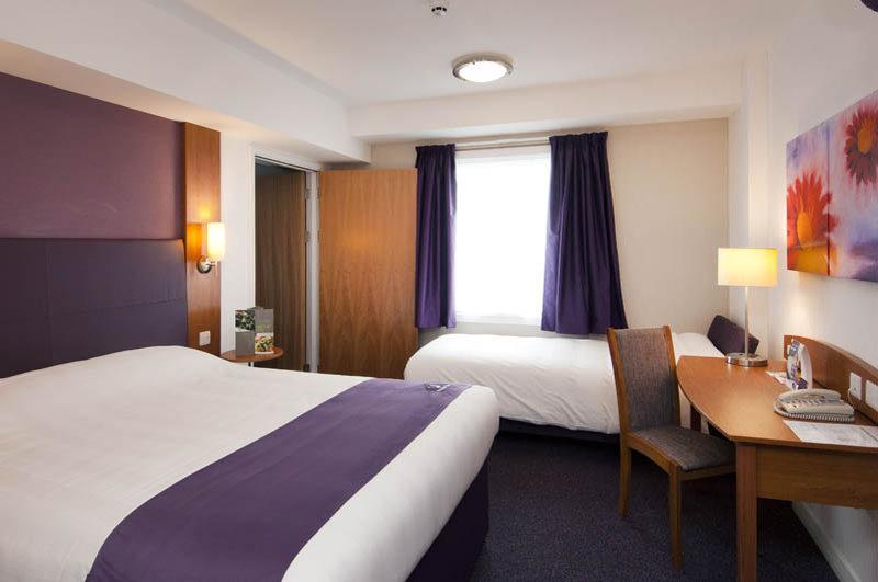 Premier Inn Birmingham City Centre Broad Street エクステリア 写真