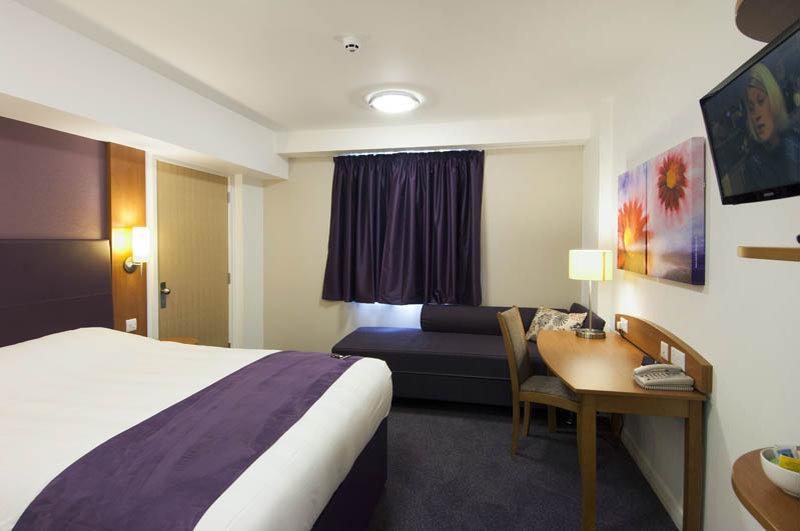 Premier Inn Birmingham City Centre Broad Street エクステリア 写真