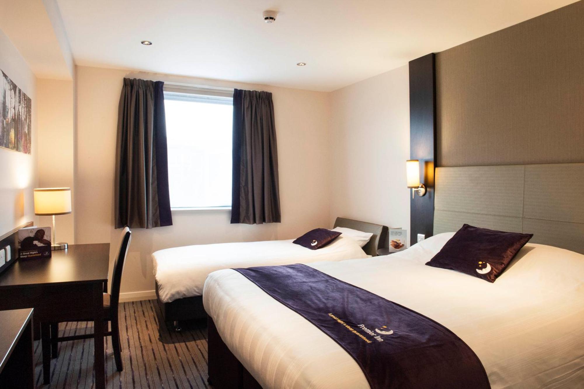 Premier Inn Birmingham City Centre Broad Street エクステリア 写真